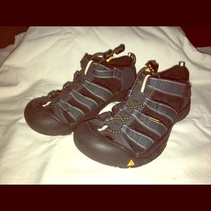 Keen Newport Sandals. Blue. Kids/woman’s size 5